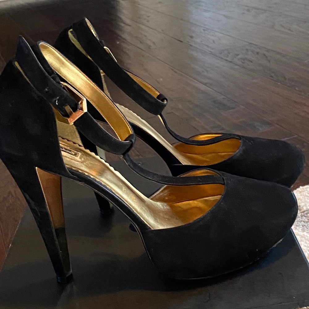Report Signature Black Suede T-Strap Pumps